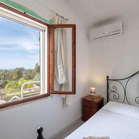 House, Just 1 Minute From The * Porto Pino