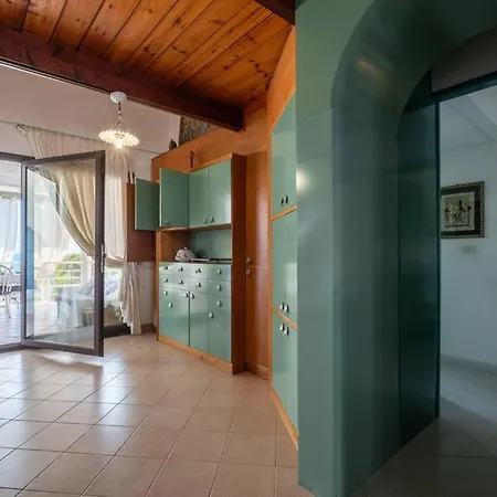 House, Just 1 Minute From The Villa *