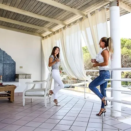 House, Just 1 Minute From The Porto Pino