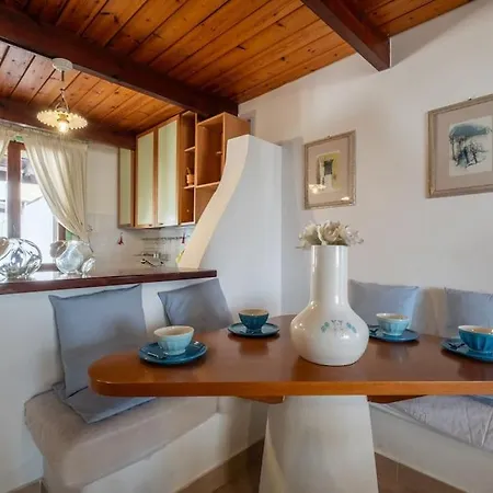 Villa House, Just 1 Minute From The Porto Pino