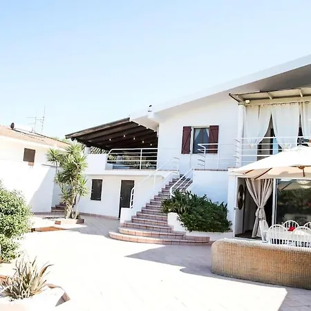 House, Just 1 Minute From The Villa *