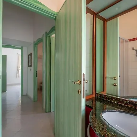 House, Just 1 Minute From The Villa Porto Pino