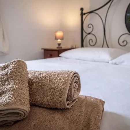 House, Just 1 Minute From The Porto Pino