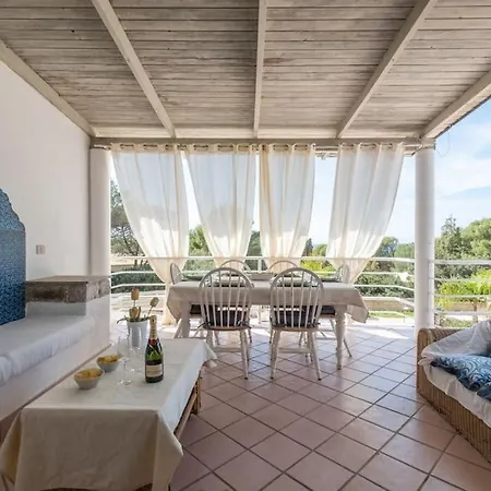 Villa House, Just 1 Minute From The Porto Pino