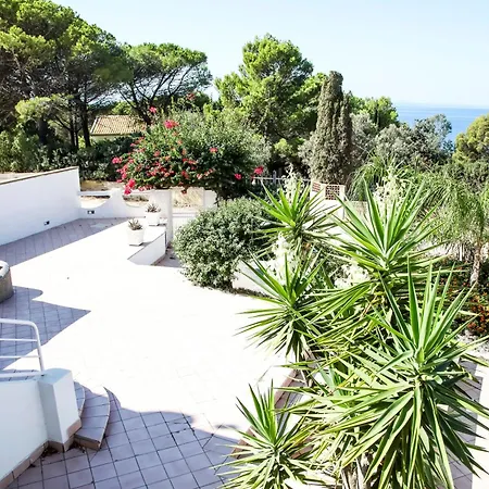 House, Just 1 Minute From The Villa Porto Pino